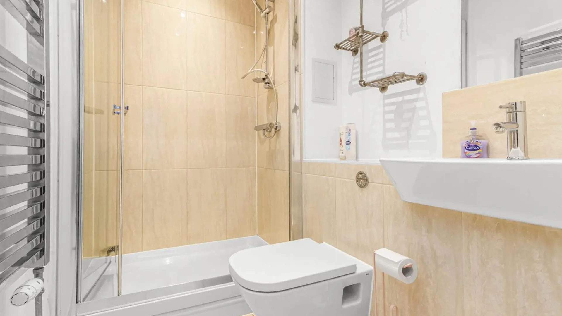 Chic Urban Apartment In Shoreditch 2 Bed 2 Bath London 0*,  United Kingdom