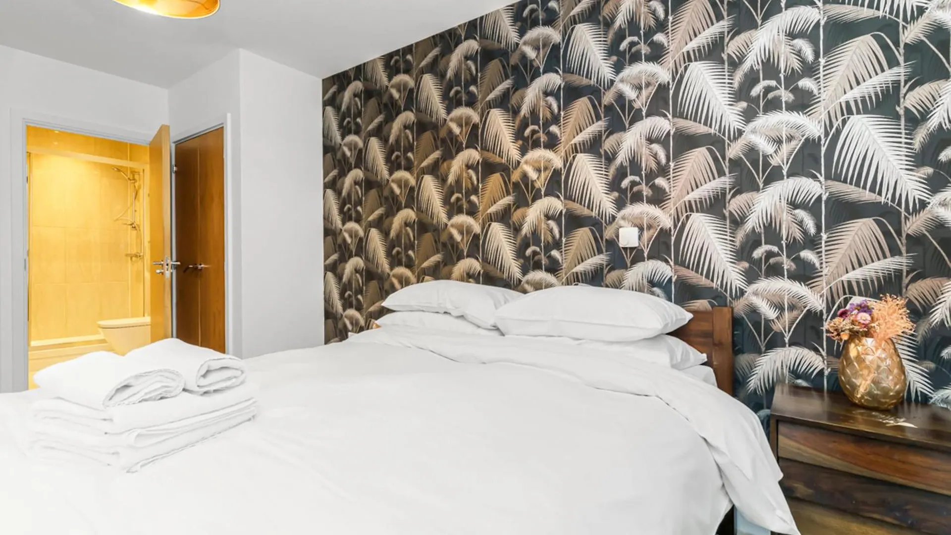 Chic Urban Apartment In Shoreditch 2 Bed 2 Bath London